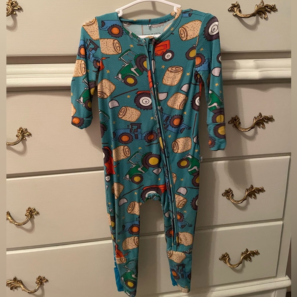 Posh Peanut Convertible sleeper - EUC 6-9